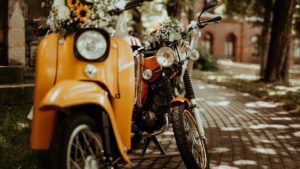 heiraten mit Vespa, Vespa mit Brautschmuck, 
