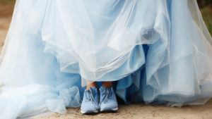 selbst entscheiden blaue Schuhe und blaues Kleid