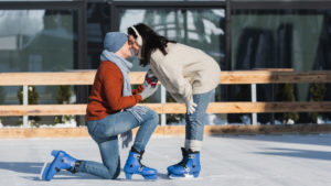 Heiratsantrag Sommer vs. Winter Schlittschuhlaufen